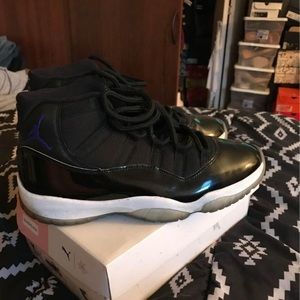 Mens Sneaker Size 10.5
Great condition!